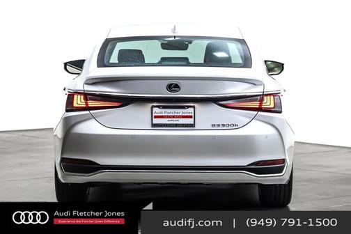 2025 Lexus ES 300h Base