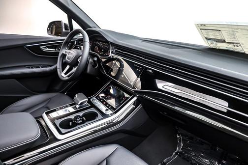2025 Audi Q7 55 Premium Plus