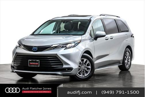 2024 Toyota Sienna LE