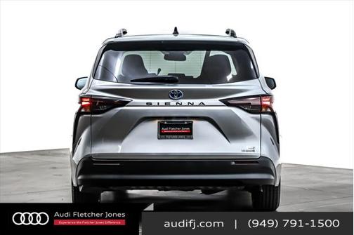 2024 Toyota Sienna LE