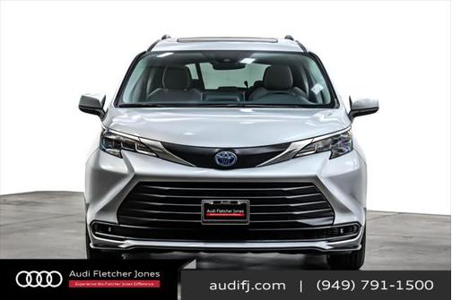 2024 Toyota Sienna LE