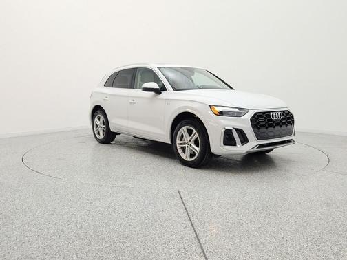 Glacier White Metallic 2023 Audi Q5 55 S line Premium Plus