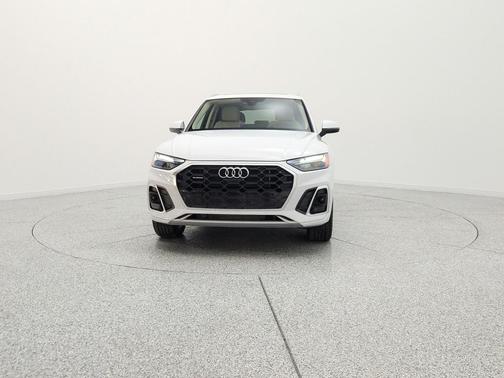 Glacier White Metallic 2023 Audi Q5 55 S line Premium Plus