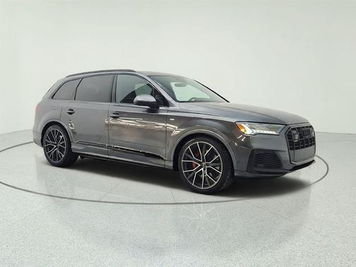 Daytona Gray Pearl Effect 2024 Audi Q7 55 Prestige