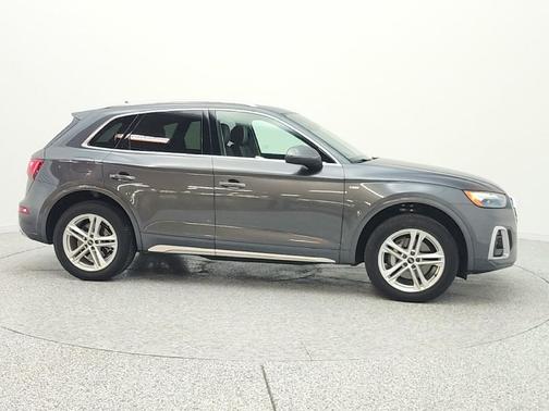 Daytona Gray Pearl Effect 2024 Audi Q5 55 S line Premium Plus
