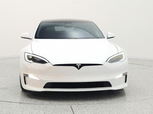 Pearl White Multi-Coat 2023 Tesla Model S Plaid