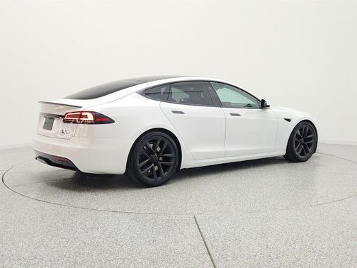 Pearl White Multi-Coat 2023 Tesla Model S Plaid