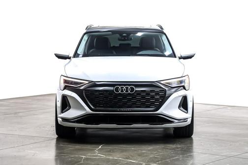 2024 Audi Q8 e-tron Premium Plus
