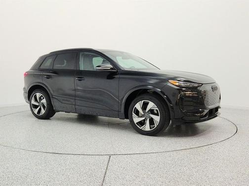 Mythos Black Metallic 2025 Audi Q6 e-tron Premium Plus quattro