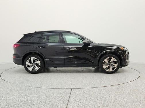 Mythos Black Metallic 2025 Audi Q6 e-tron Premium Plus quattro