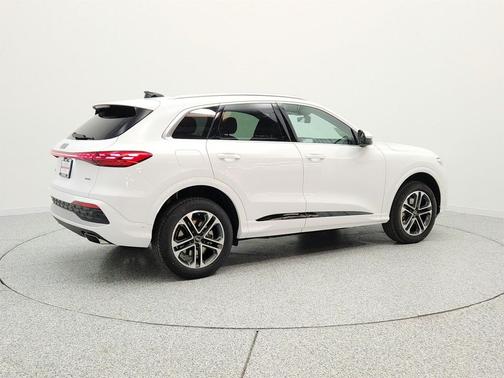 Arkona White 2026 Audi Q5 Premium Plus TFSI quattro S tronic