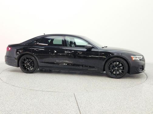 Mythos Black Metallic 2022 Audi S8 4.0T