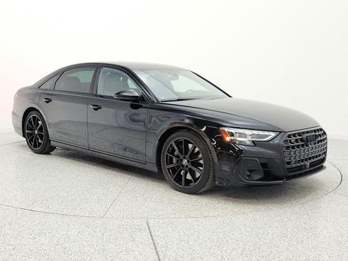 Mythos Black Metallic 2022 Audi S8 4.0T