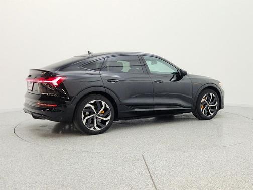 Mythos Black Metallic 2023 Audi e-tron Sportback S line Premium Plus