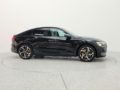 Mythos Black Metallic 2023 Audi e-tron Sportback S line Premium Plus