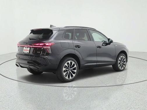 Mythos Black Metallic 2026 Audi Q3 TFSI quattro S tronic