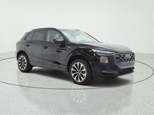 Mythos Black Metallic 2026 Audi Q3 TFSI quattro S tronic