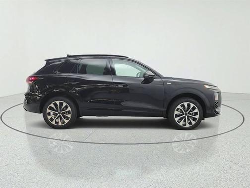 Mythos Black Metallic 2026 Audi Q3 TFSI quattro S tronic