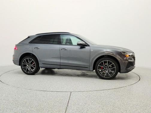 Daytona Gray Pearl Effect 2023 Audi Q8 55 Premium Plus