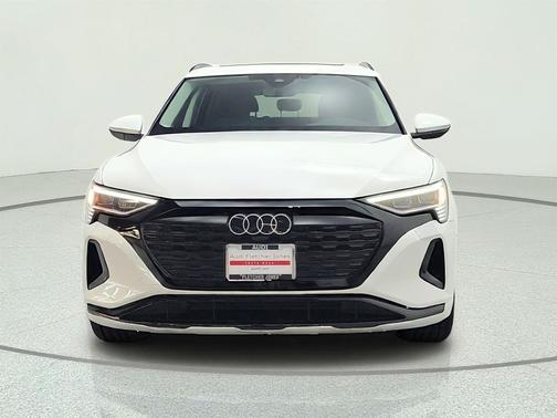 Glacier White Metallic 2024 Audi Q8 e-tron Premium