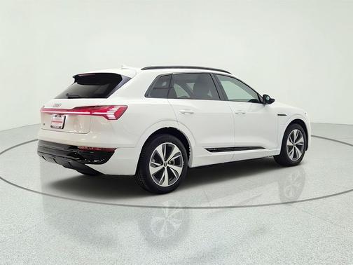 Glacier White Metallic 2024 Audi Q8 e-tron Premium