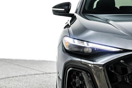 Daytona Gray Pearl Effect 2025 Audi SQ5 3.0T Premium Plus