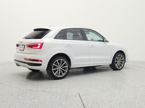 Glacier White Metallic 2018 Audi Q3 2.0T Premium