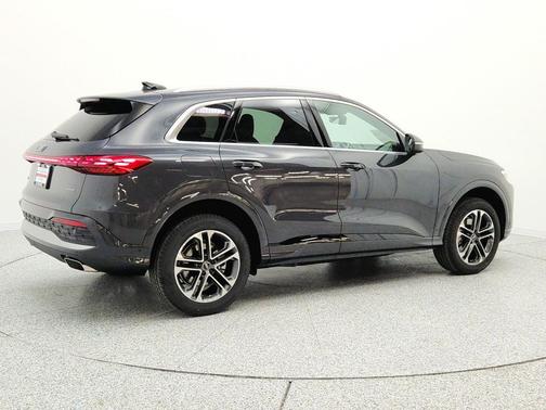 Tambora Gray Metallic 2026 Audi Q5 Premium Plus TFSI quattro S tronic