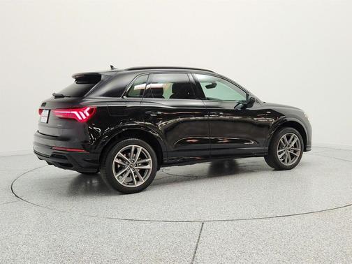 Mythos Black Metallic 2024 Audi Q3 Premium 45 TFSI S line quattro Tiptronic