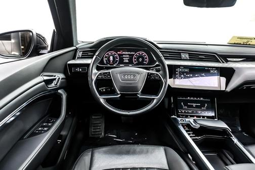 2022 Audi e-tron Premium Plus