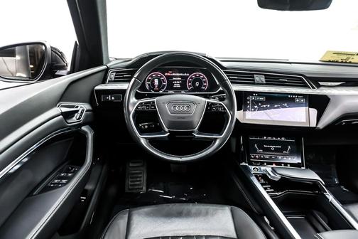 2022 Audi e-tron Premium Plus