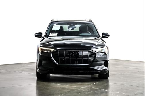 2022 Audi e-tron Premium Plus