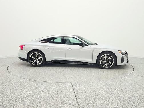 Suzuka Gray Metallic 2024 Audi e-tron GT Premium Plus quattro