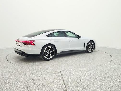 Suzuka Gray Metallic 2024 Audi e-tron GT Premium Plus quattro