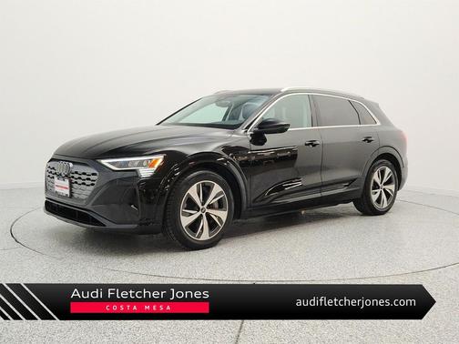 Mythos Black Metallic 2024 Audi Q8 e-tron Premium Plus