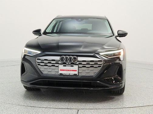 Mythos Black Metallic 2024 Audi Q8 e-tron Premium Plus