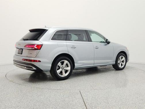 Satellite Silver Metallic 2023 Audi Q7 45 Premium