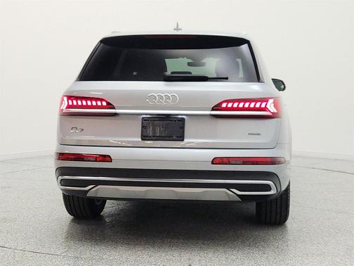 Satellite Silver Metallic 2023 Audi Q7 45 Premium