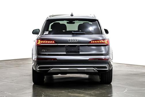 2021 Audi Q7 45 Premium Plus