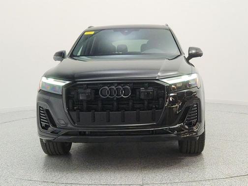 Mythos Black Metallic 2025 Audi Q7 45 Premium Plus