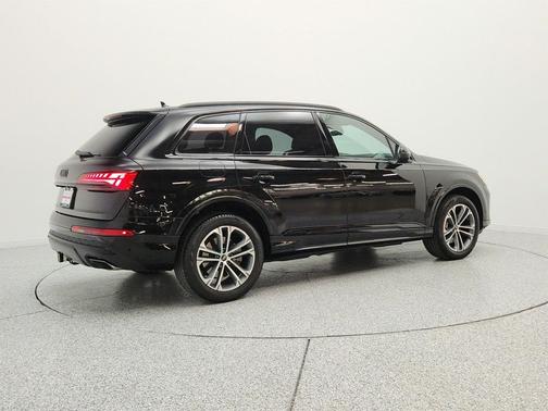 Mythos Black Metallic 2025 Audi Q7 45 Premium Plus