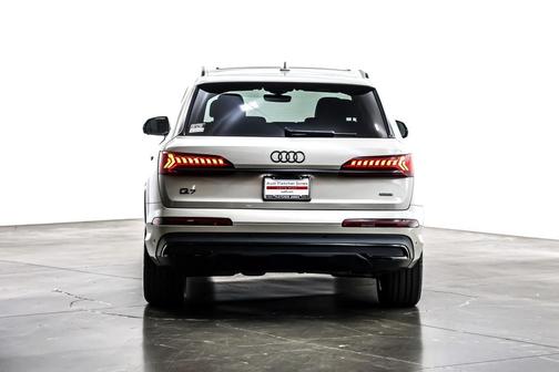 2024 Audi Q7 45 Premium Plus