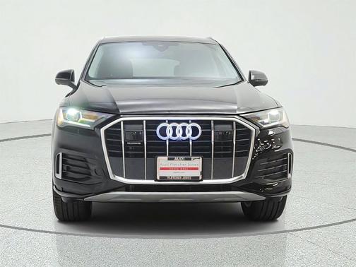 Mythos Black Metallic 2023 Audi Q7 45 Premium
