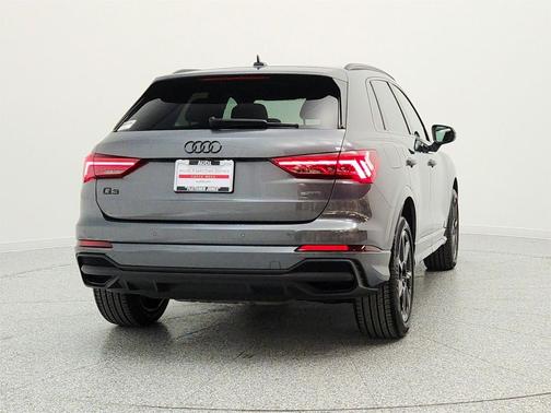 Daytona Gray Pearl Effect 2025 Audi Q3 45 S line Premium Plus