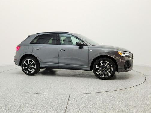 Daytona Gray Pearl Effect 2025 Audi Q3 45 S line Premium Plus