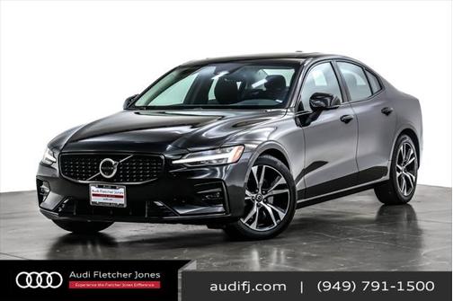 2024 Volvo S60 B5 Plus Dark Theme