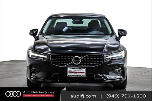 2024 Volvo S60 B5 Plus Dark Theme