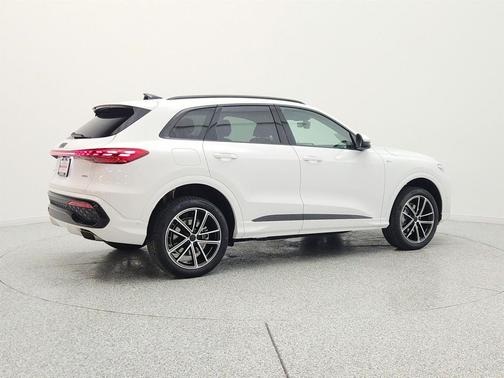 Arkona White 2026 Audi Q5 Premium Plus TFSI quattro S tronic