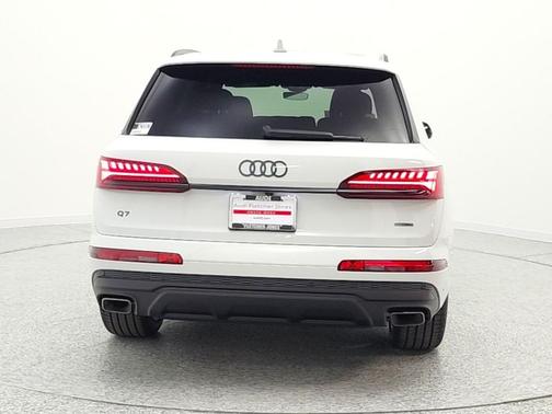 Glacier White Metallic 2026 Audi Q7 55 Premium Plus
