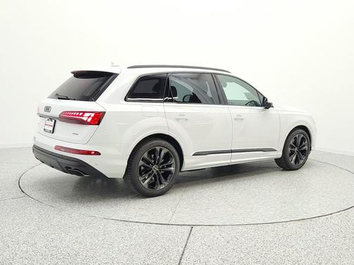 Glacier White Metallic 2026 Audi Q7 55 Premium Plus
